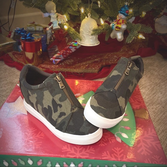CLEARANCE-FIRM‼️5🌟Dex Camo Sneakers - Picture 3 of 7